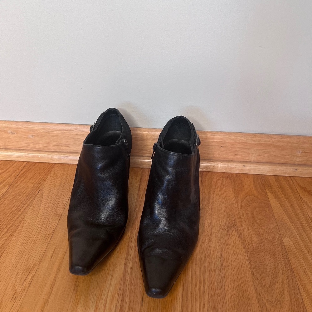 Nine West Black Leather Bootie Heels size 8
